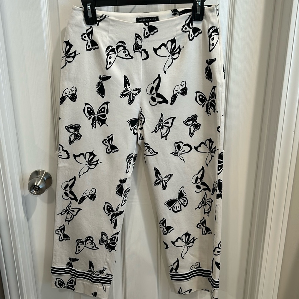 Ann Carson size 6 butterfly capris